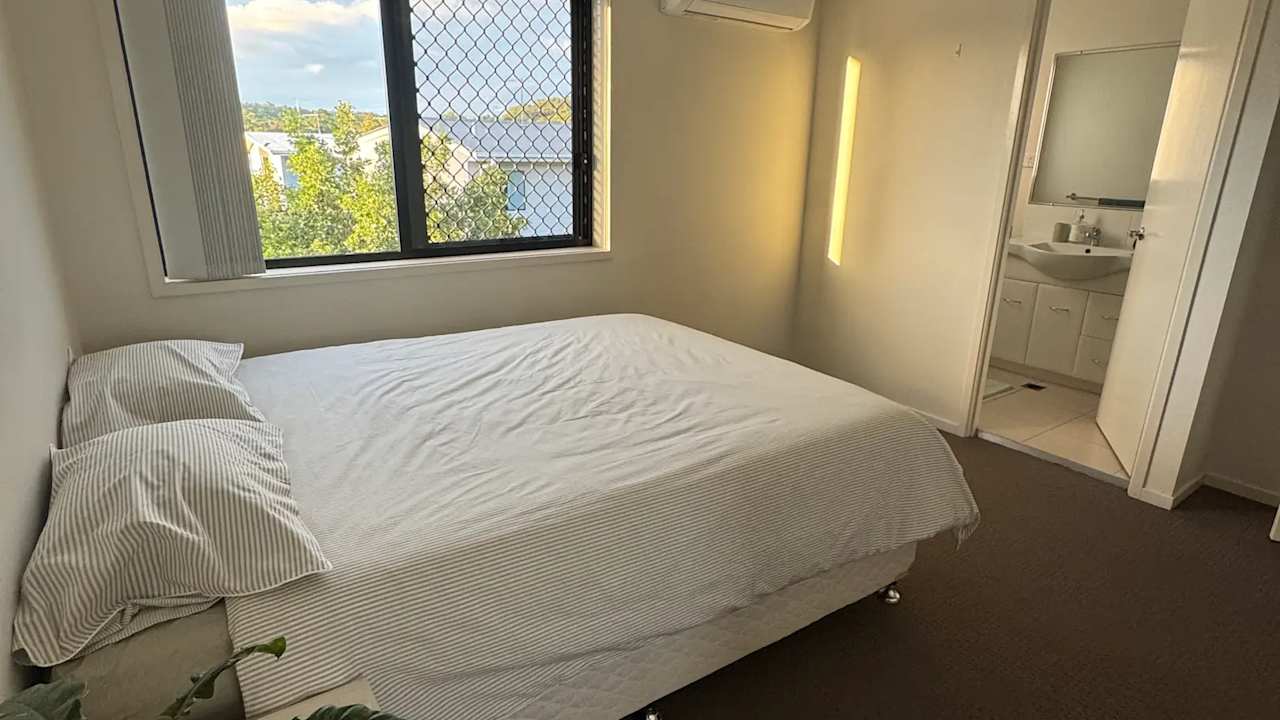 Furnished room with own bathroom