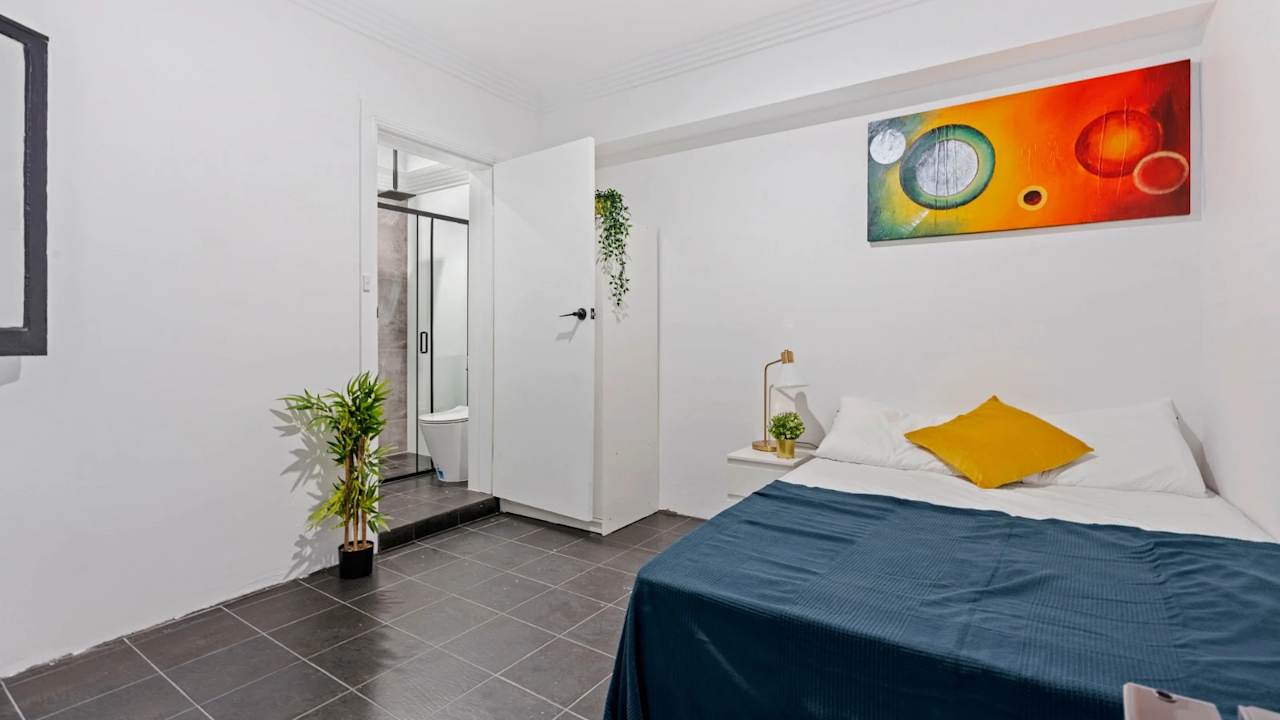 Furnished room with ensuite in a flatshare