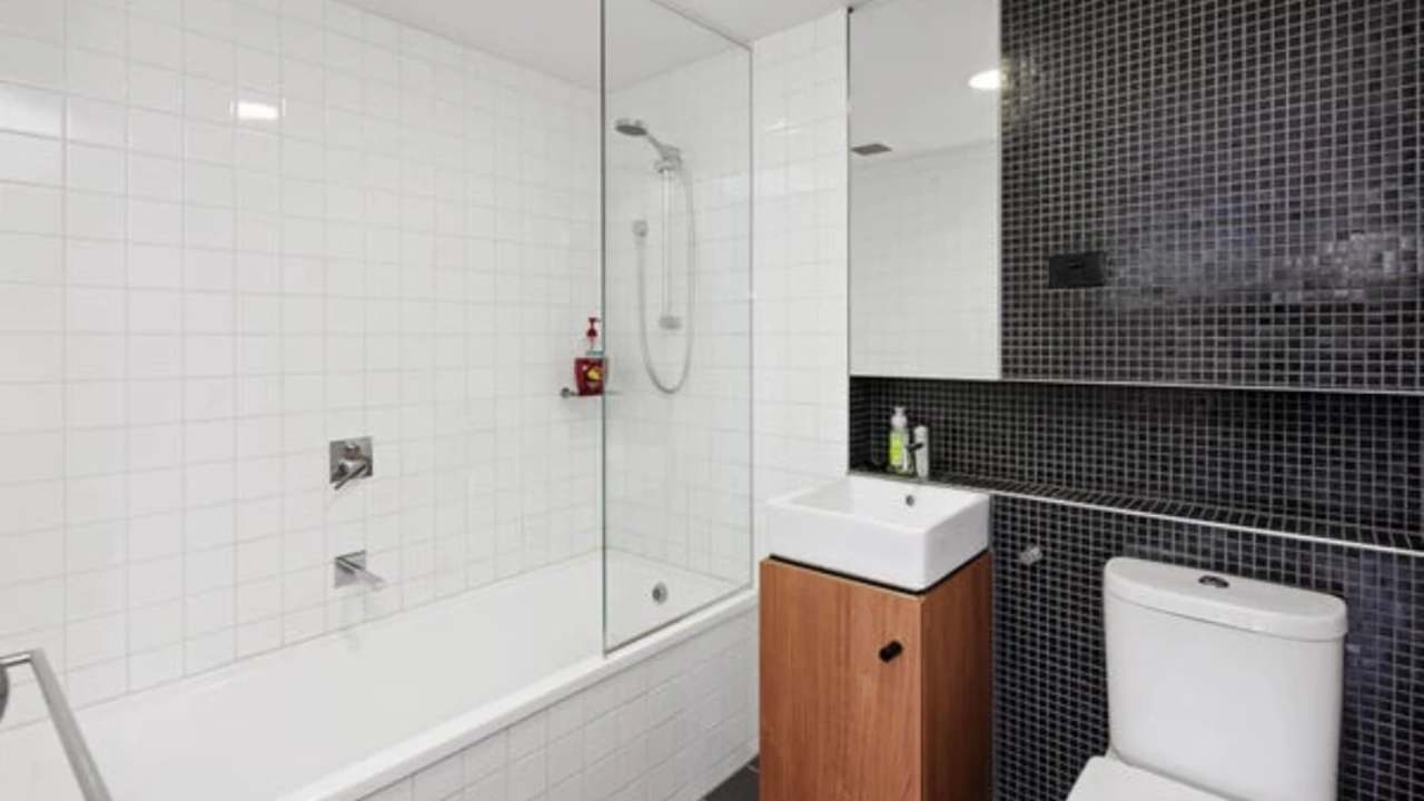 Furnished room with own bathroom