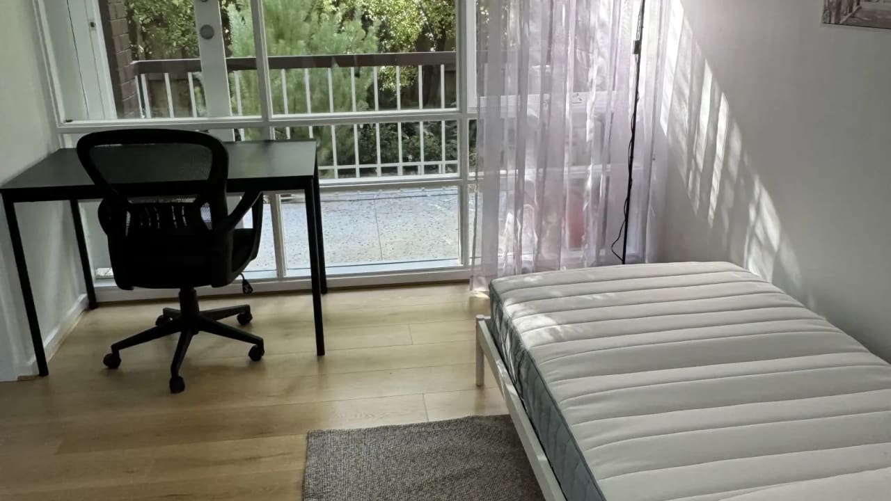 Furnished room in a flatshare