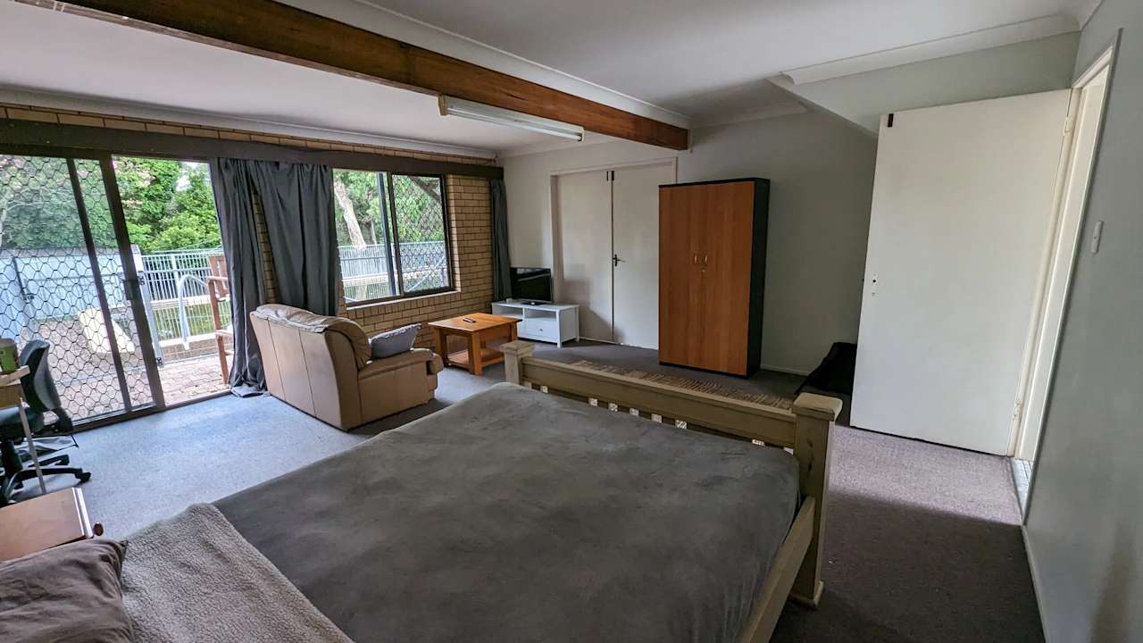 Furnished room in a share house