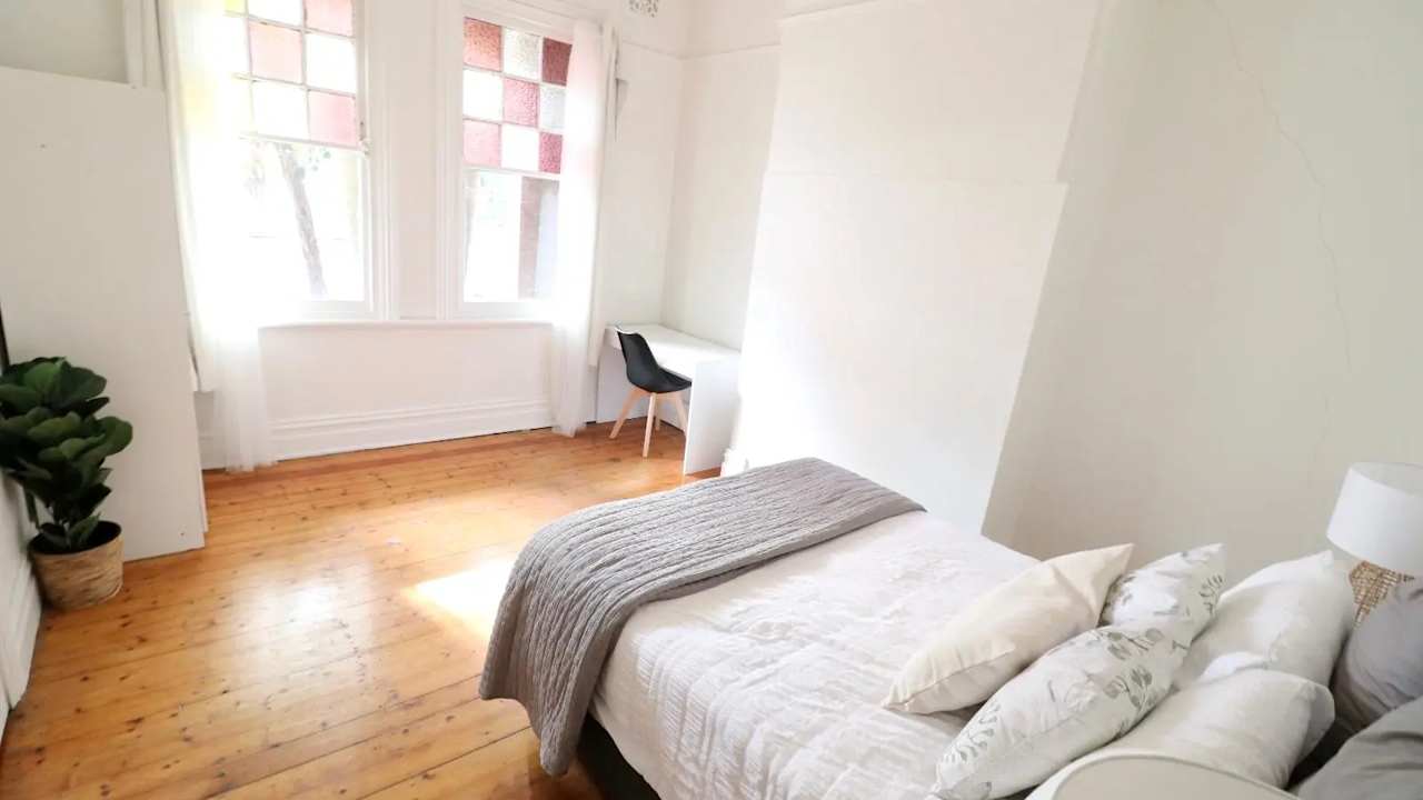 Room in a share house