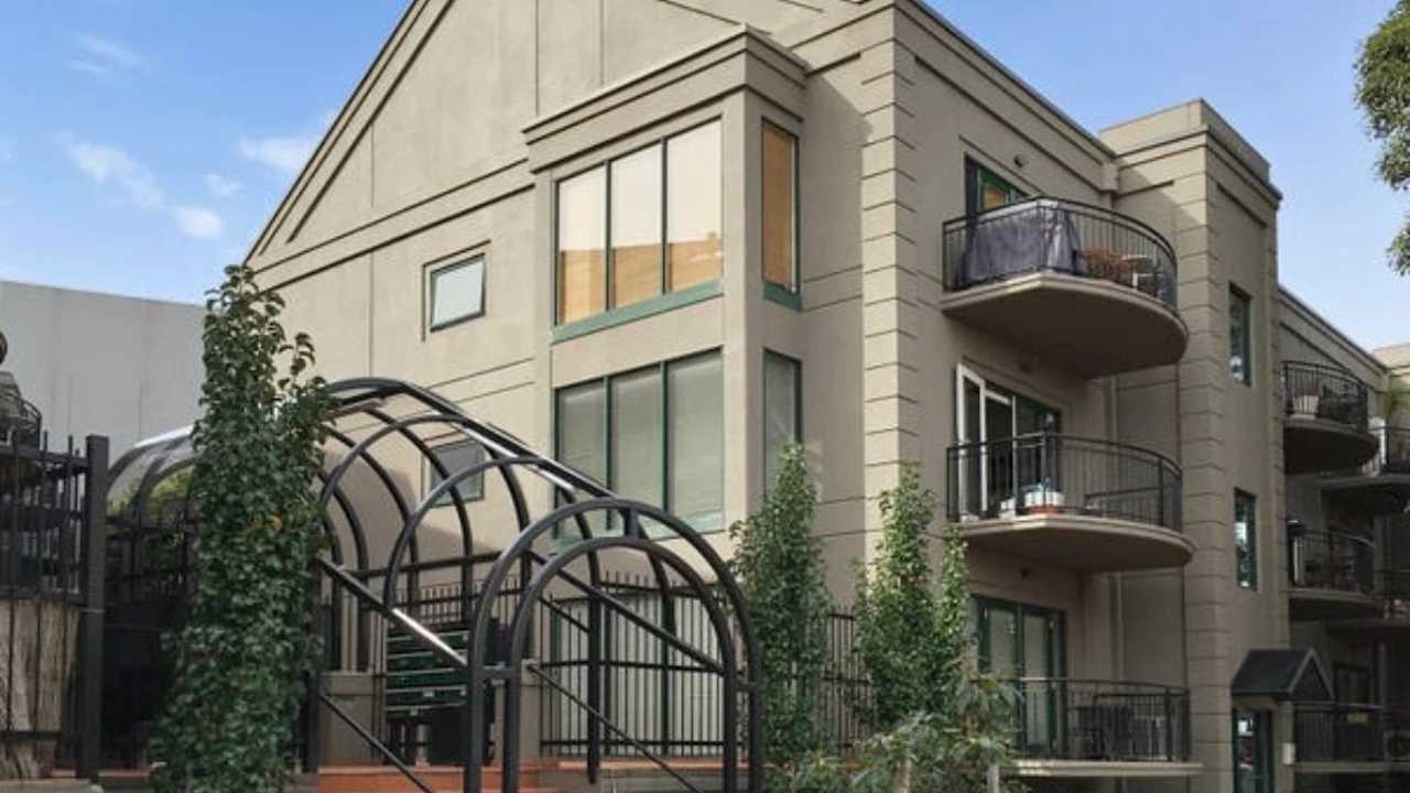 Unfurnished room in a flatshare