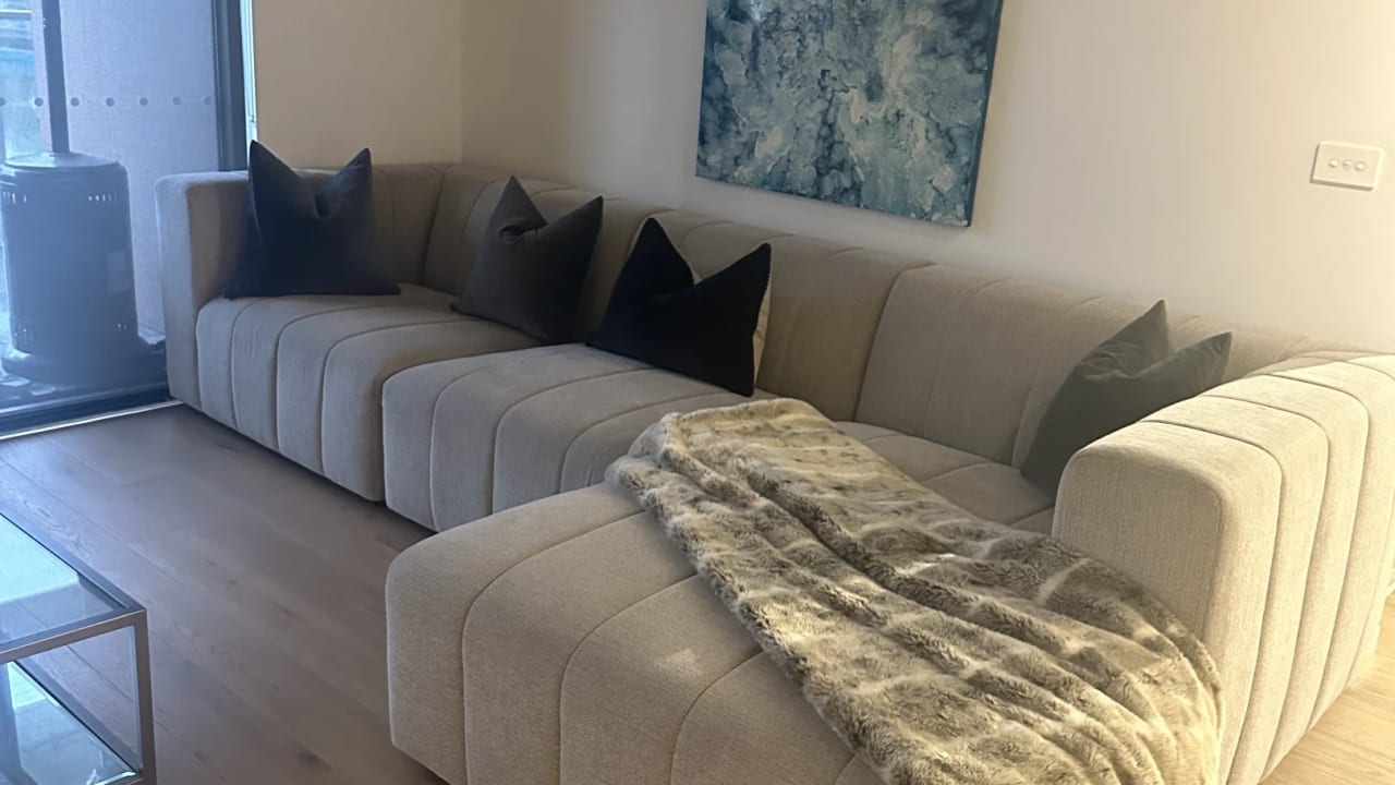 Furnished room with ensuite in a flatshare
