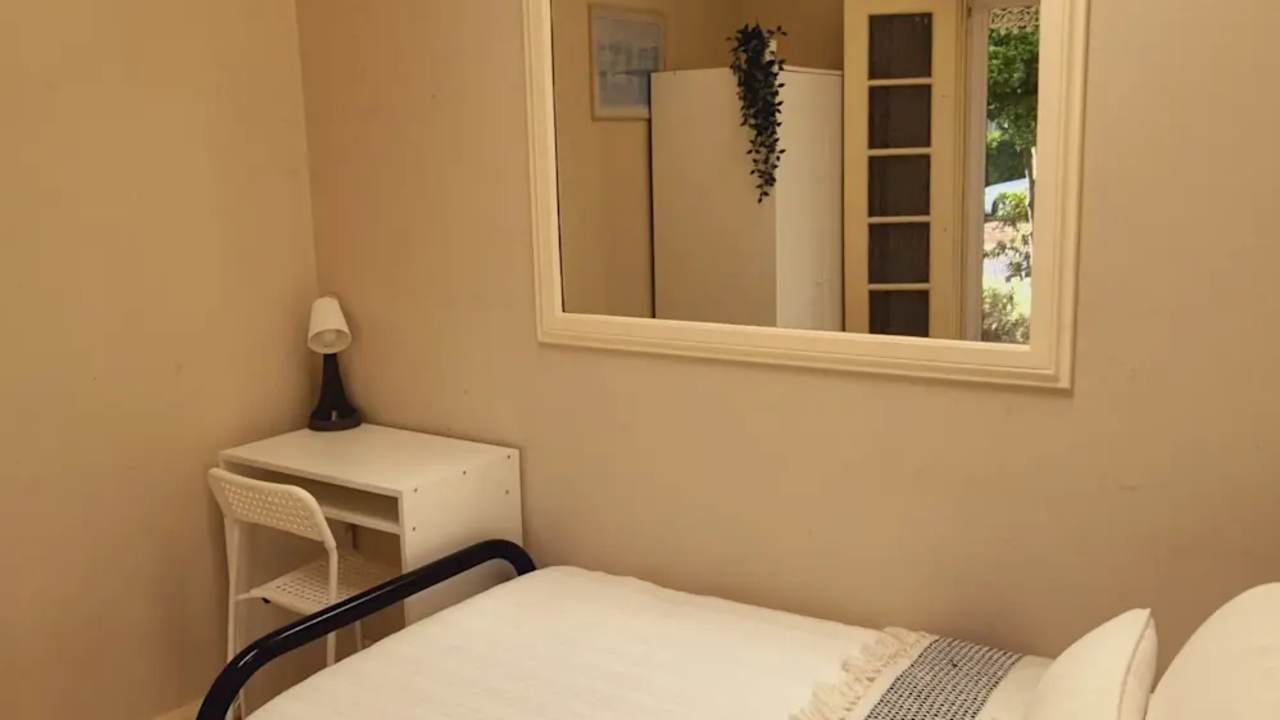 Furnished room in a share house