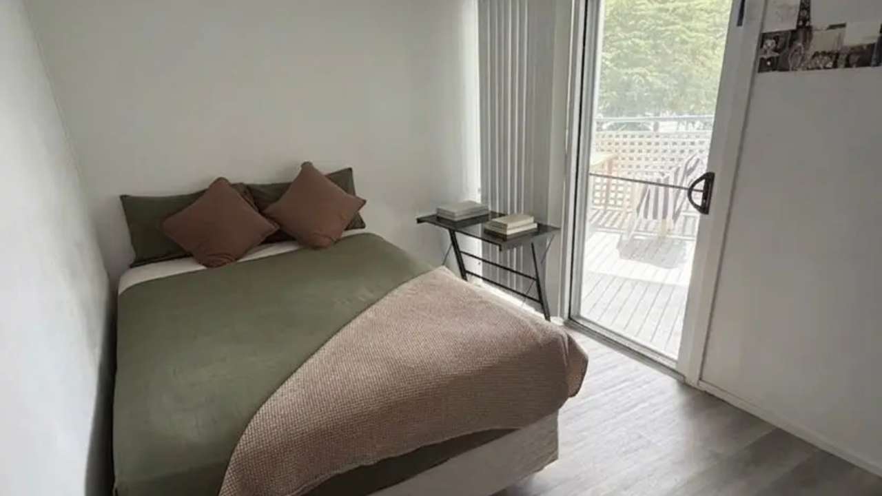 Furnished room in a share house