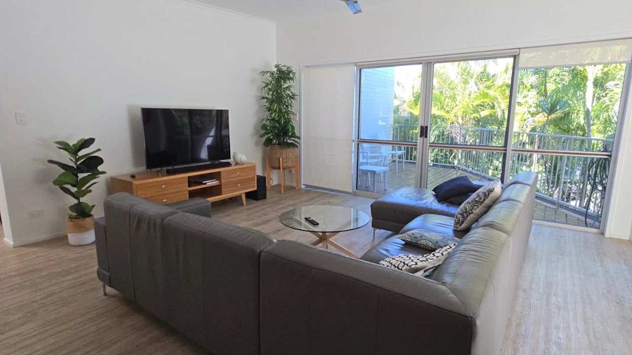 Furnished room with ensuite in a flatshare