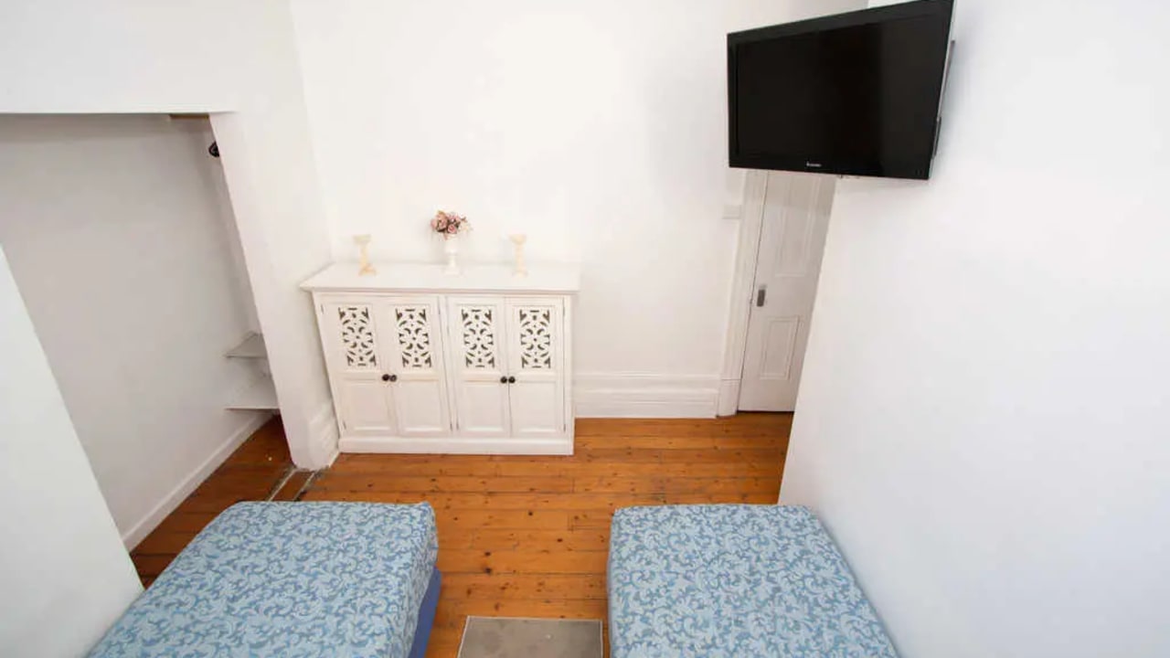 Furnished room in a flatshare