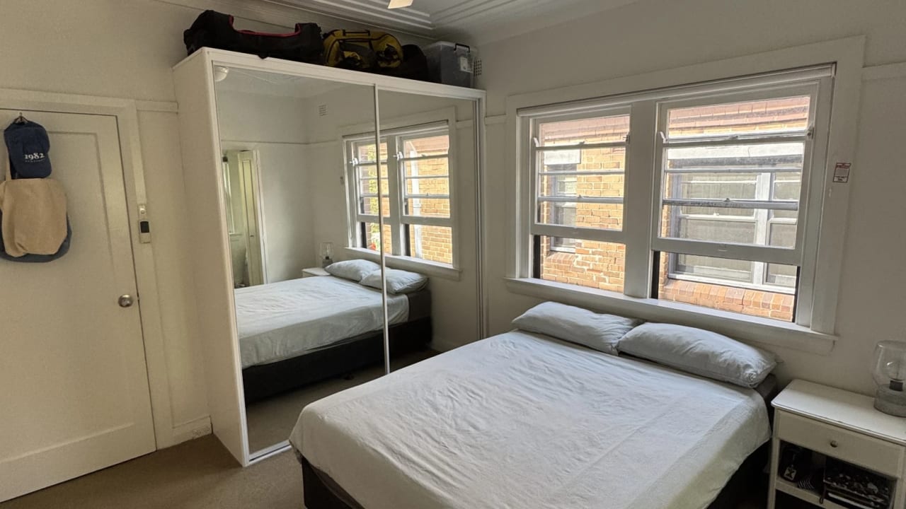 Furnished room in a flatshare