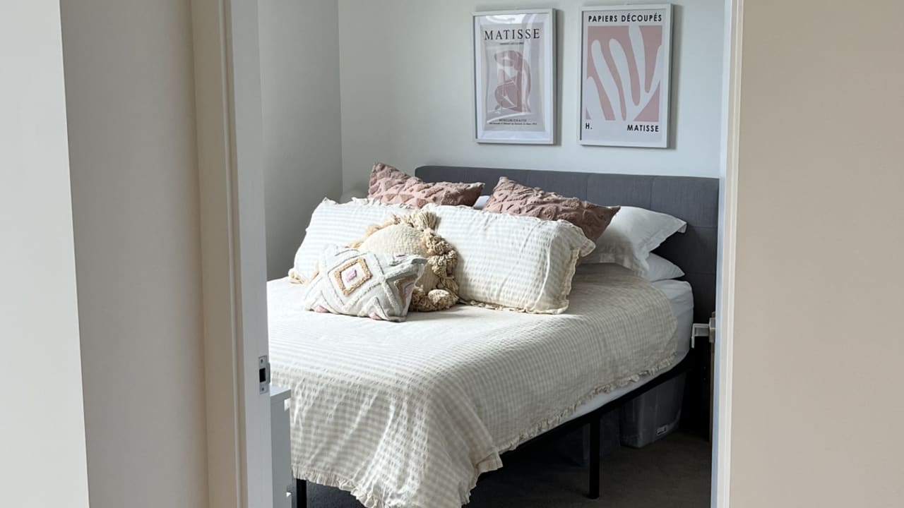 Unfurnished room with ensuite in a flatshare
