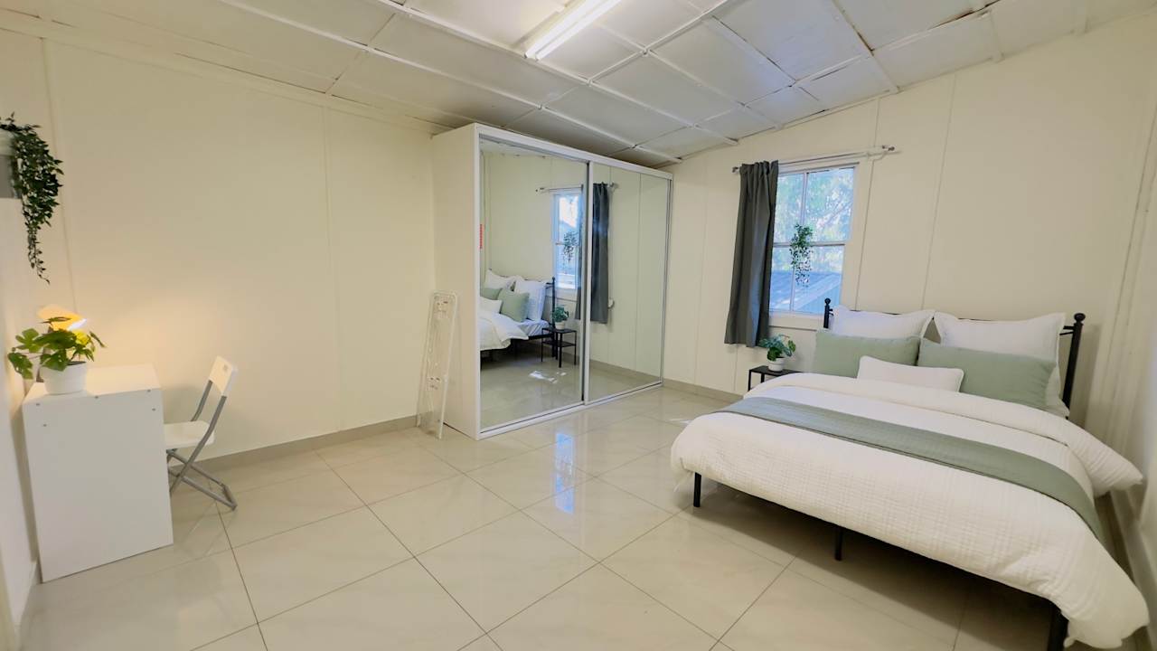 Furnished room in a flatshare