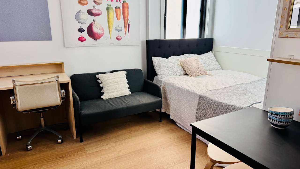 Furnished room with ensuite in a flatshare