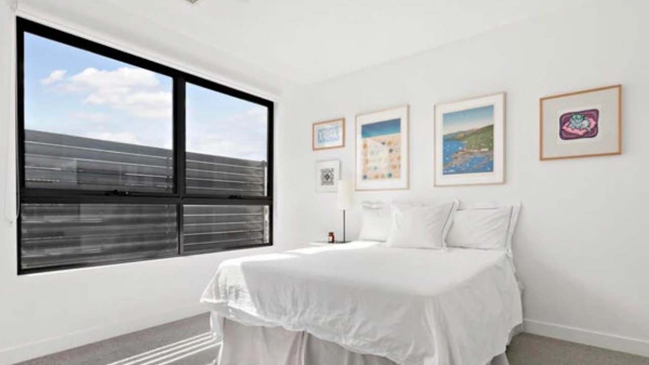 Unfurnished room with own bathroom