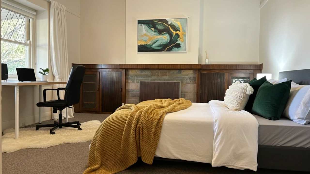 Furnished room in a share house