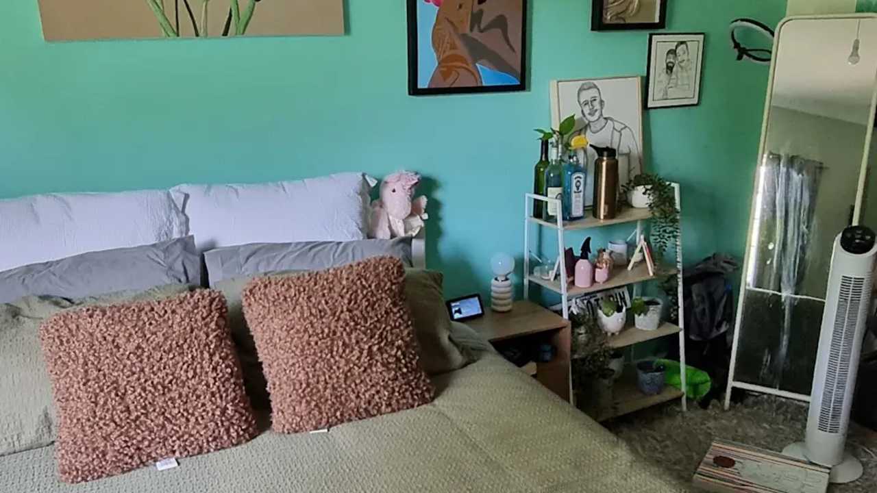 Unfurnished room in a share house