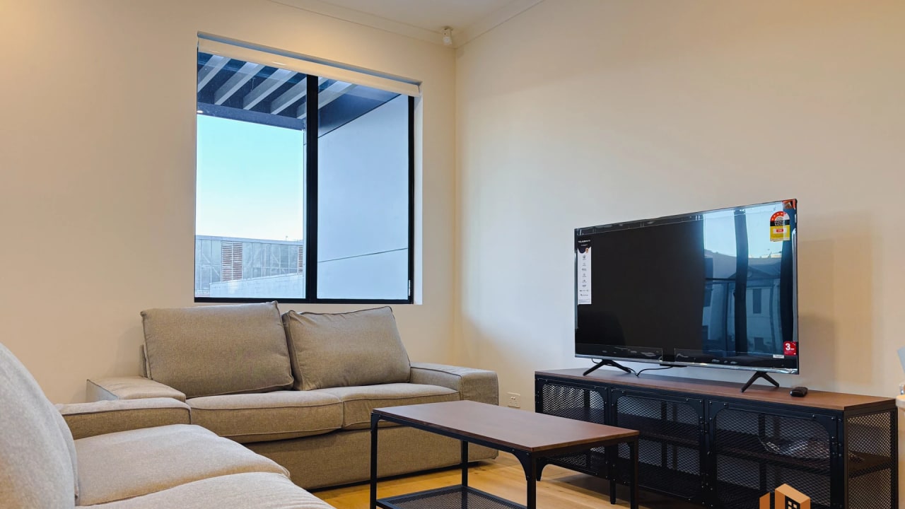 Furnished room with ensuite in a flatshare