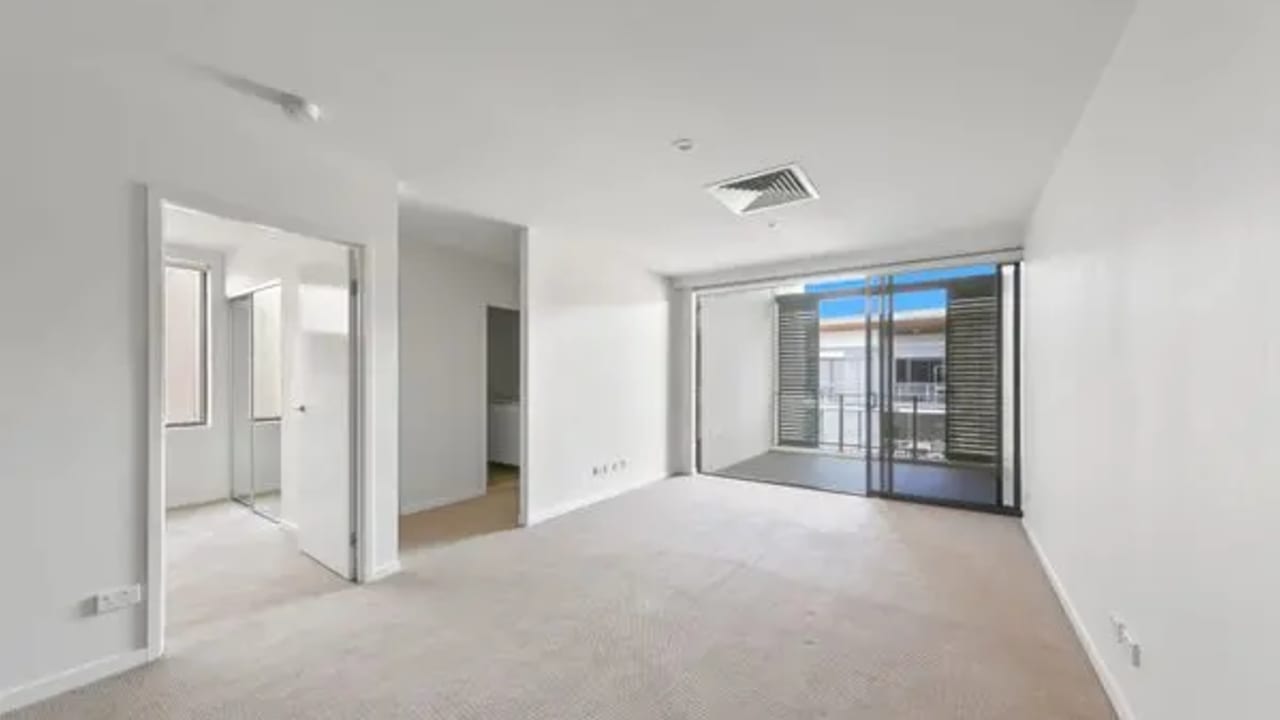 Unfurnished room with own bathroom