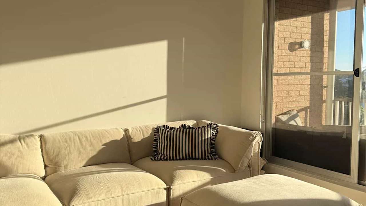 Unfurnished room in a flatshare