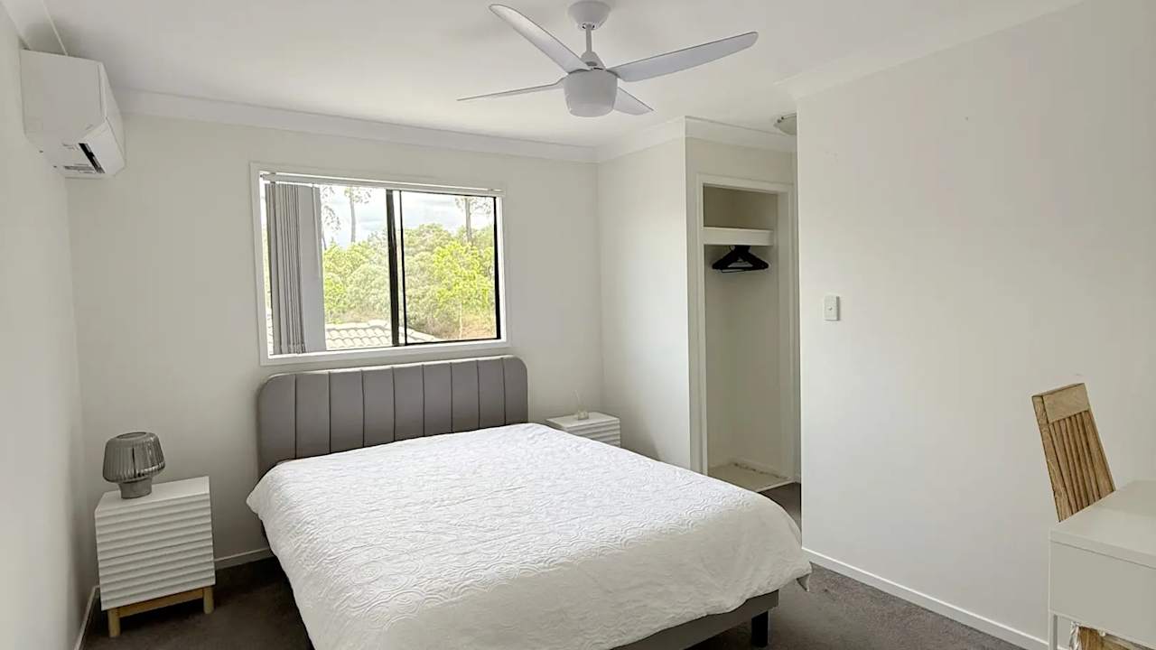 Furnished room in a share house