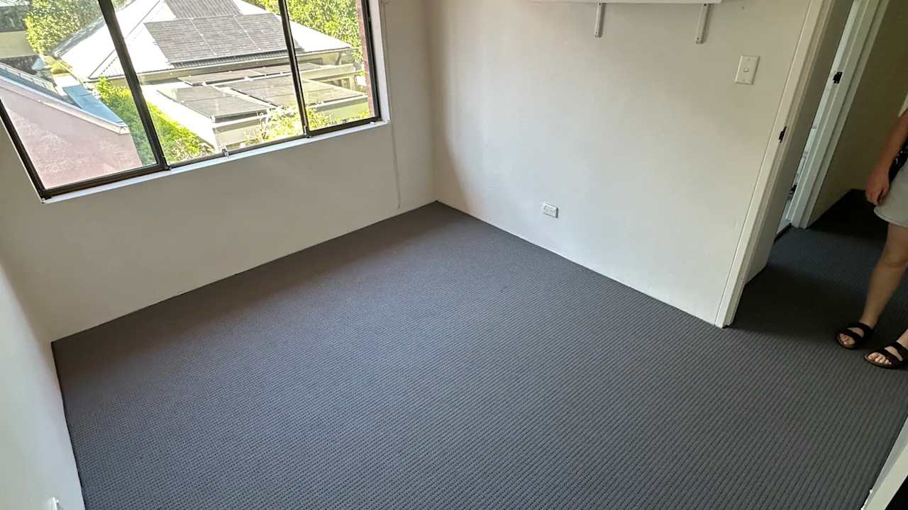 Unfurnished room in a flatshare