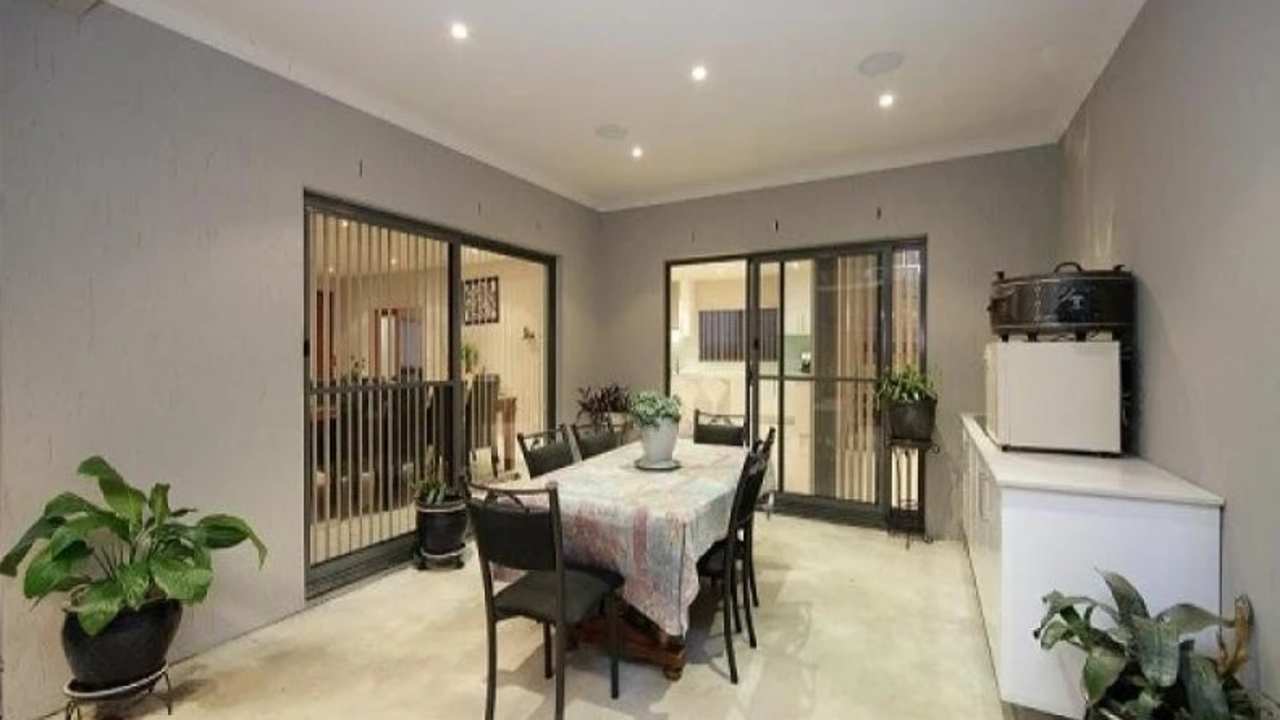 Room in a share house