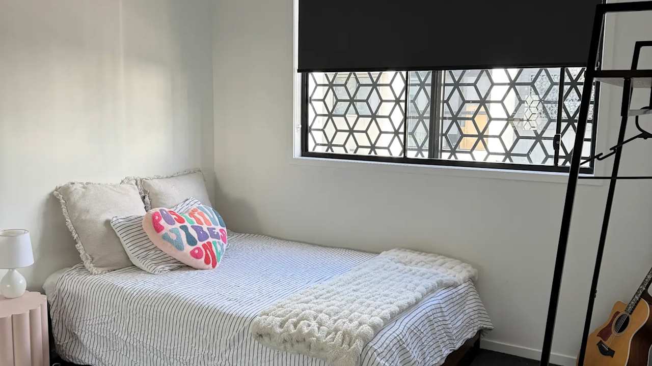 Unfurnished room in a flatshare