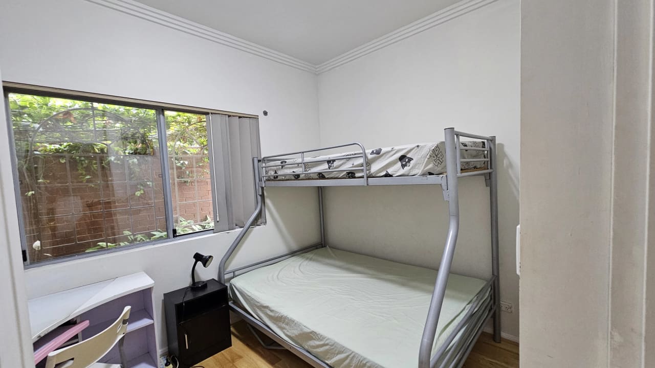 Furnished room in a flatshare