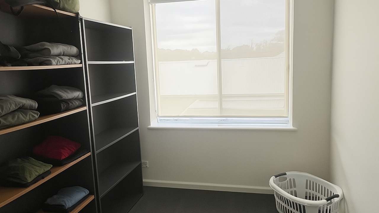 Unfurnished room with ensuite in a flatshare
