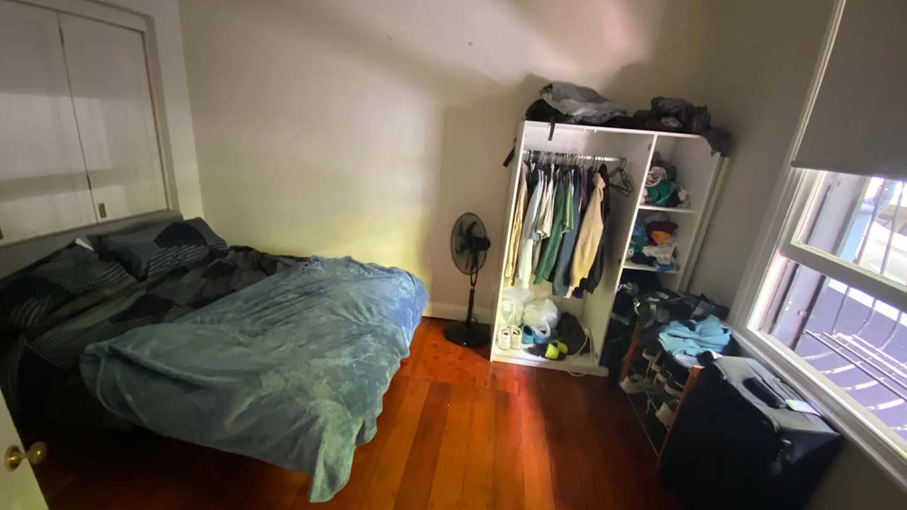 Furnished room in a share house