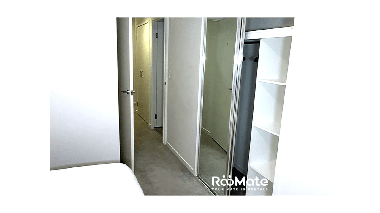 Furnished room with ensuite in a flatshare