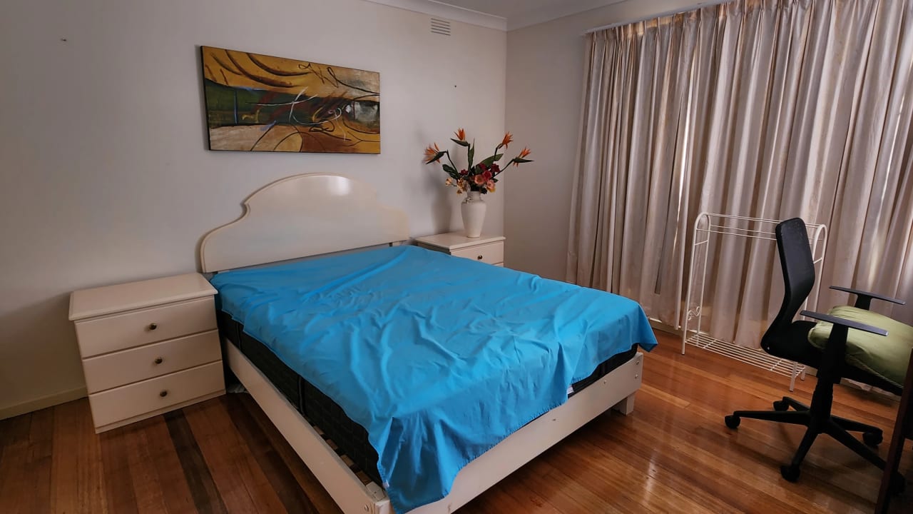 Room in a share house
