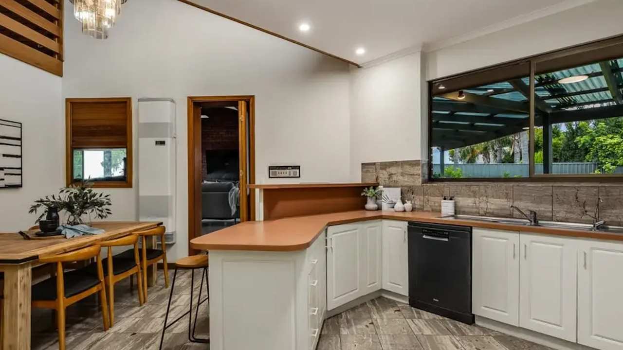 Room in a share house