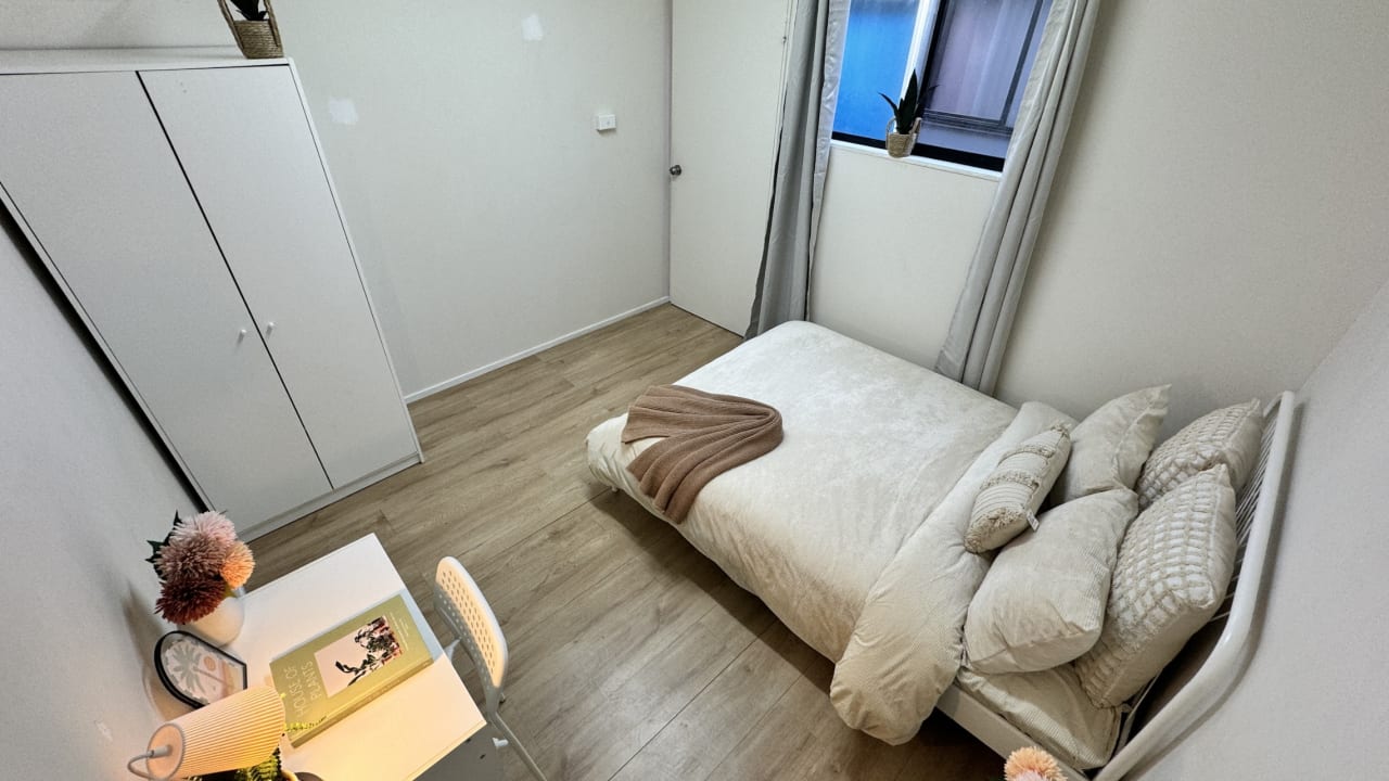Furnished room in a flatshare