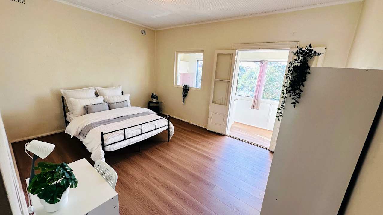 Furnished room in a share house