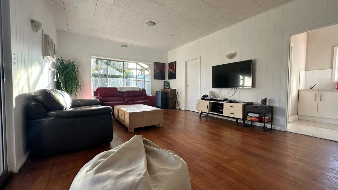 Whole property with 5 rooms for rent
