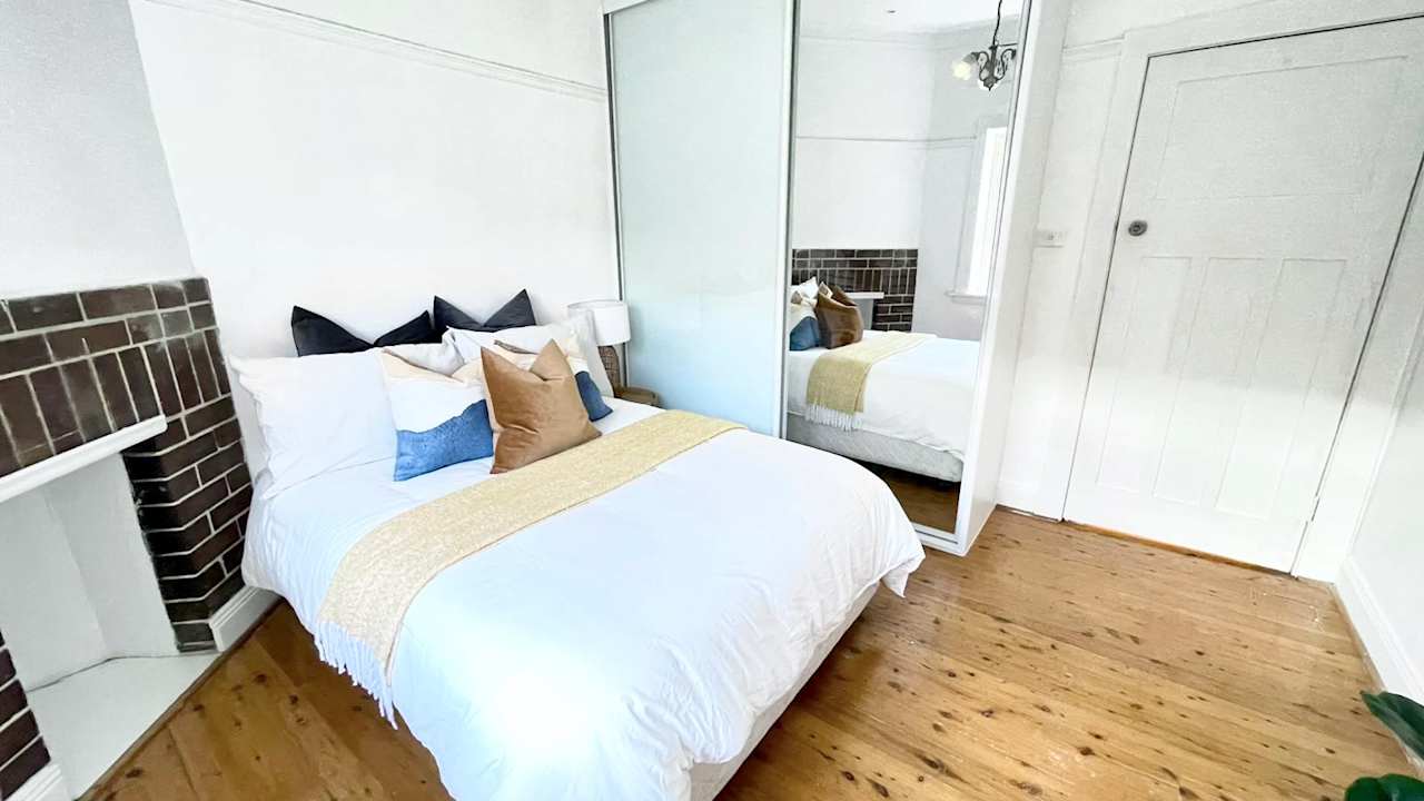 Room in a share house