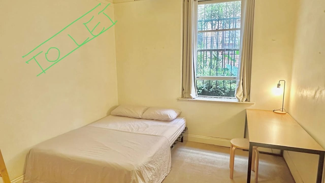 Furnished room in a flatshare
