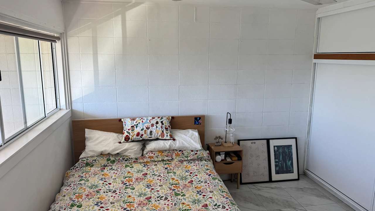 Unfurnished room in a flatshare