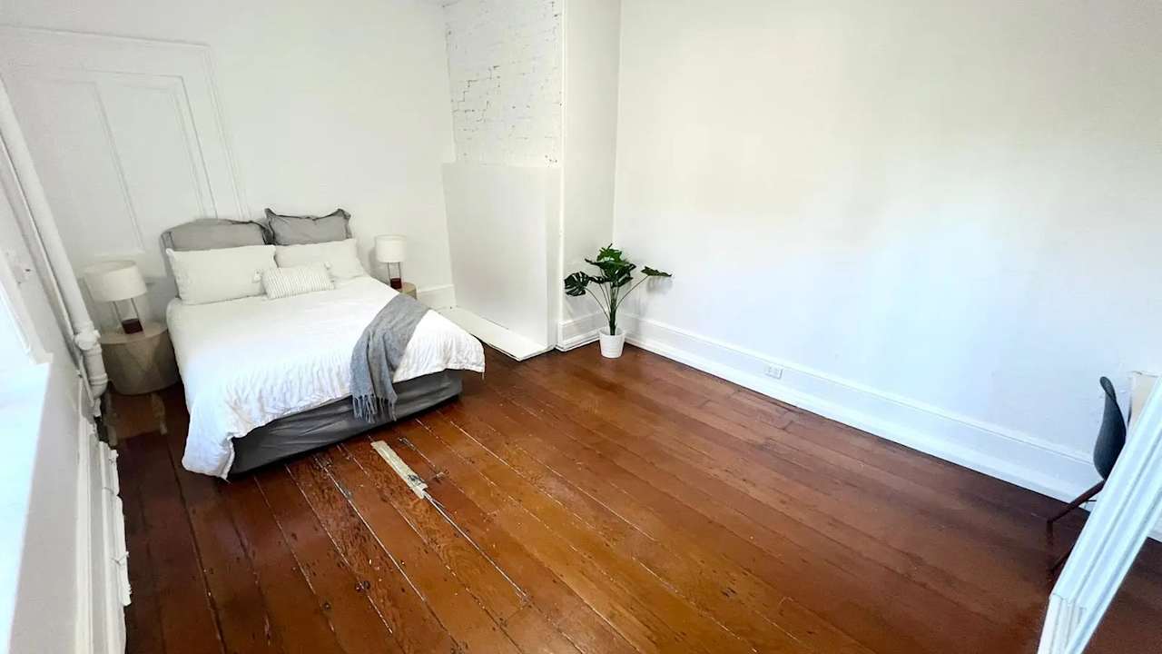 Room in a share house