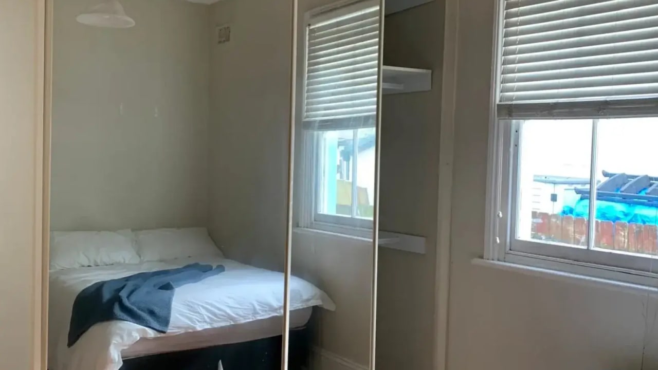 Furnished room in a share house