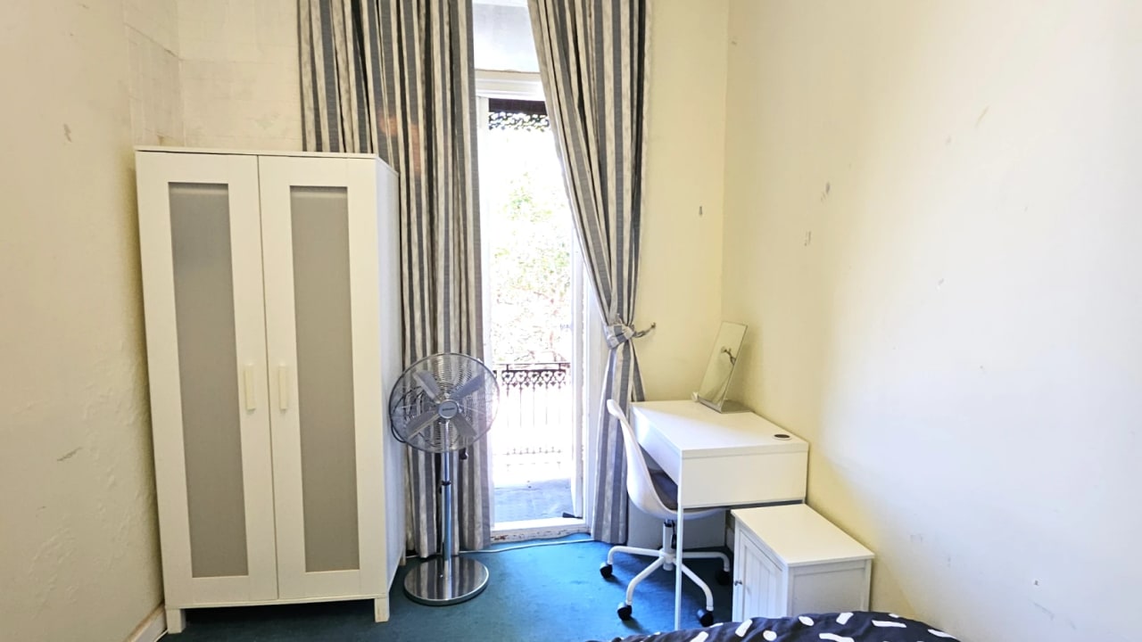 Furnished room in a share house