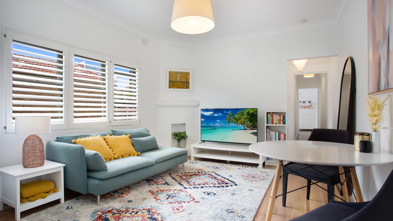 Furnished room in a flatshare