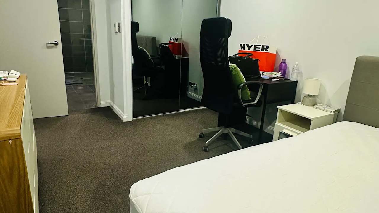 Furnished room with ensuite in a flatshare