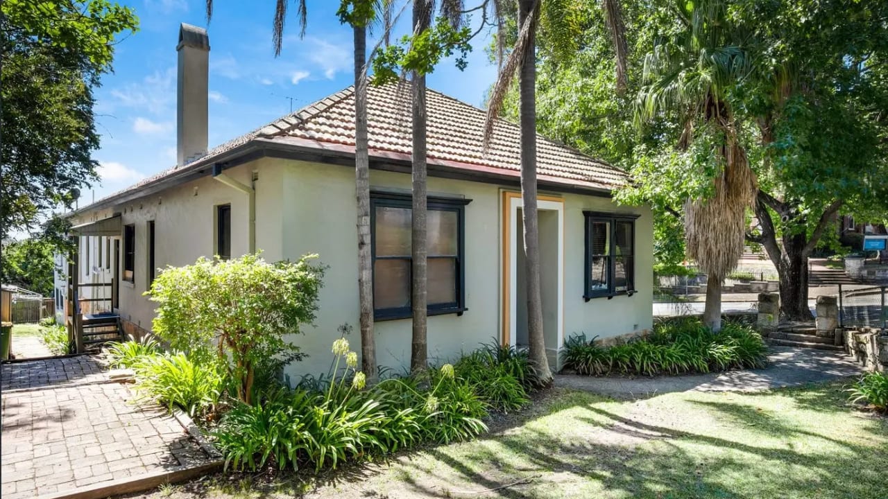 Furnished room in a share house