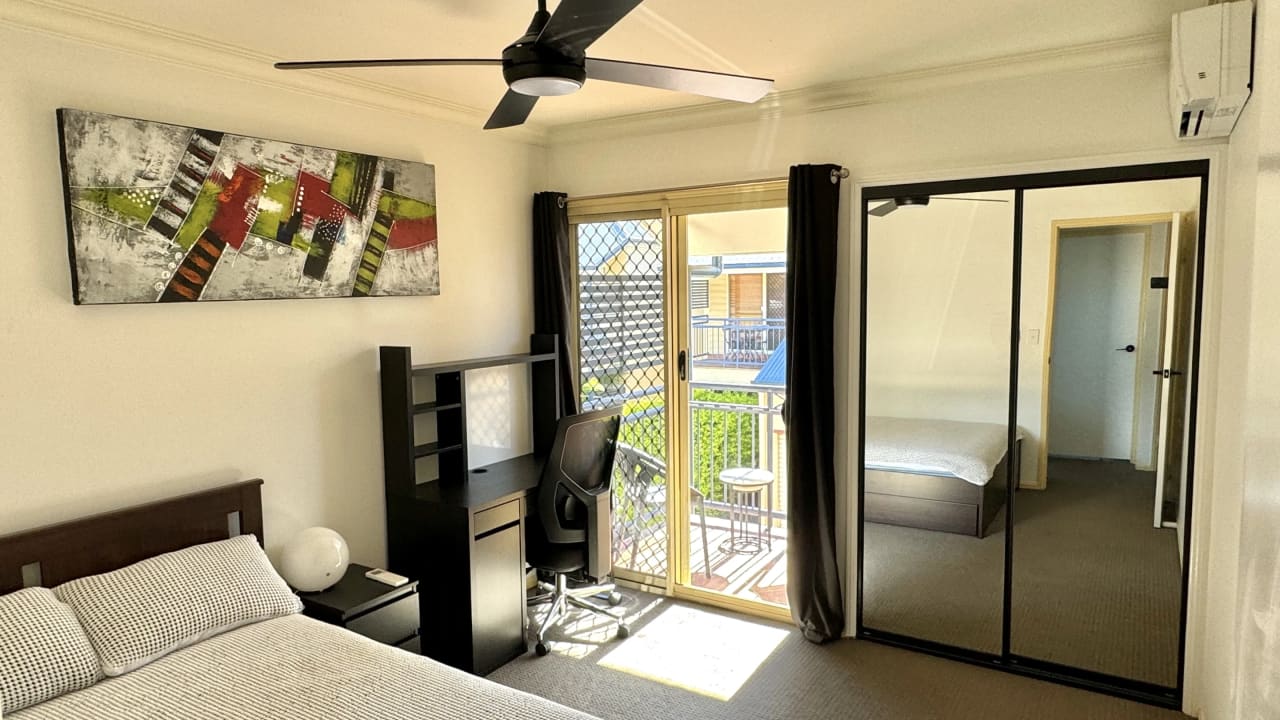Furnished room in a share house