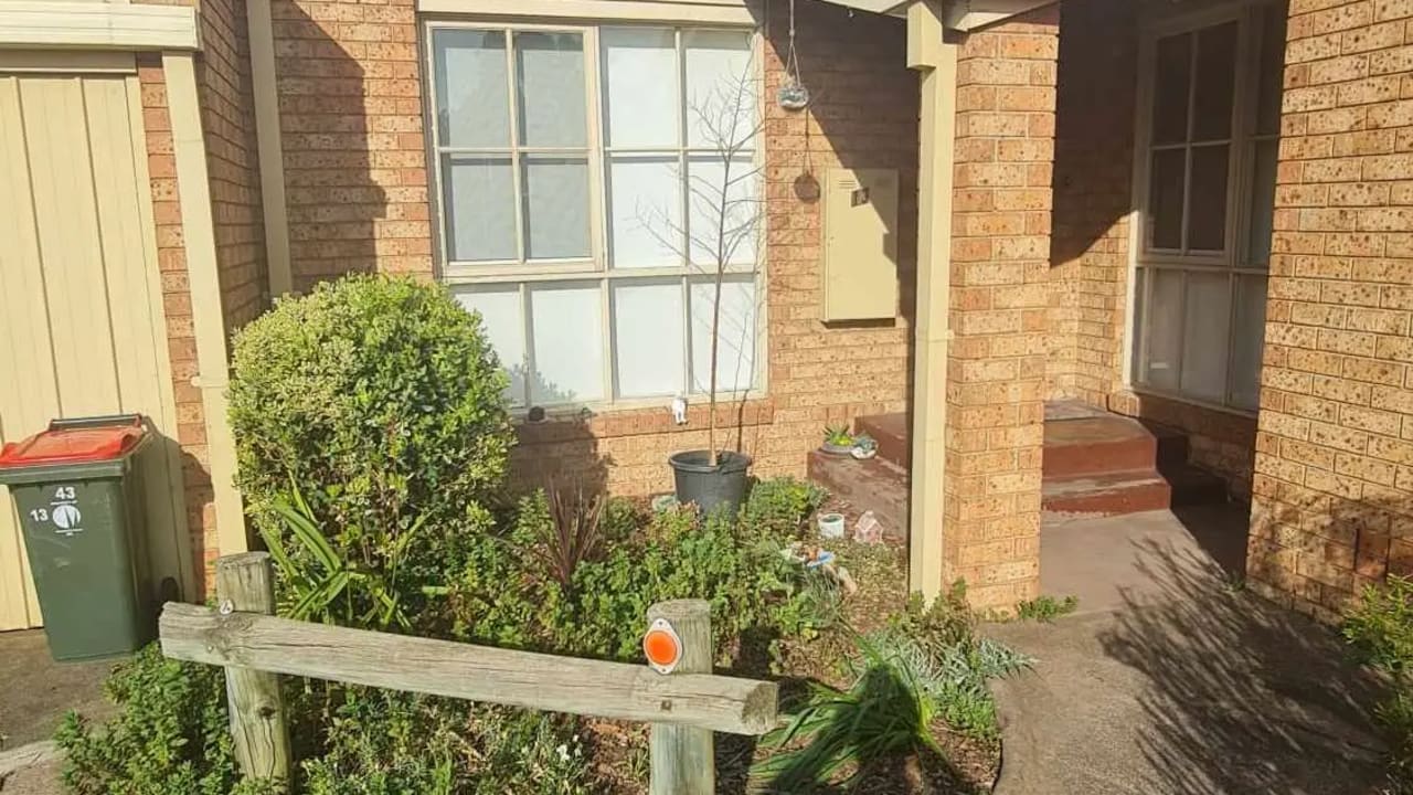 Unfurnished room in a flatshare