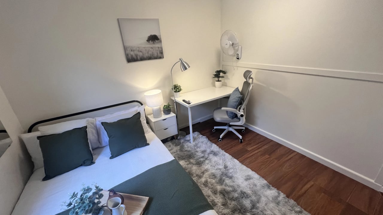 Furnished room in a share house
