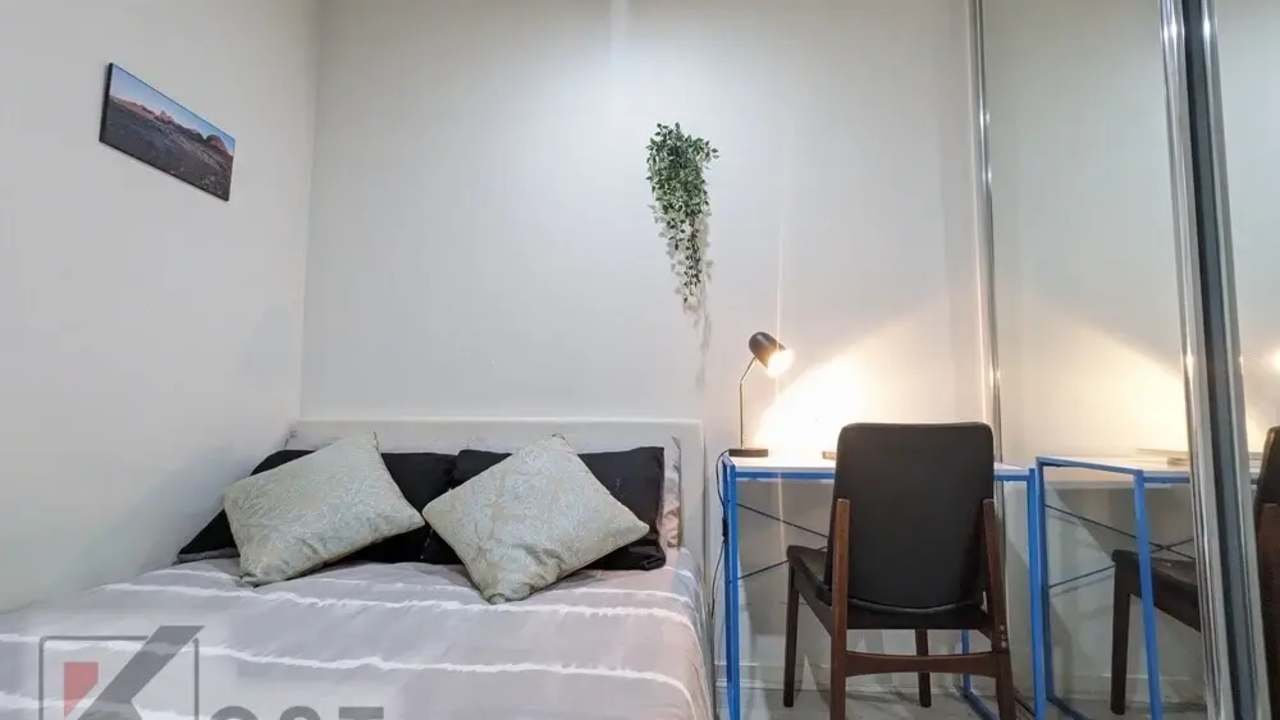 Furnished room in a flatshare