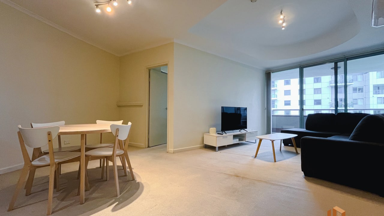 Furnished room with ensuite in a flatshare