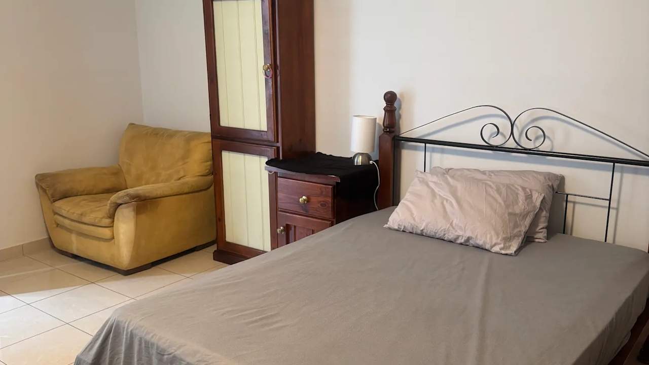 Furnished room in a flatshare